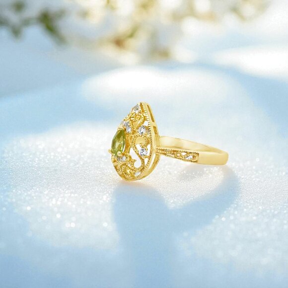 Peridot and White Topaz Ring in Yellow Gold Plated 925 Sterling Silver - Picture 2 of 3